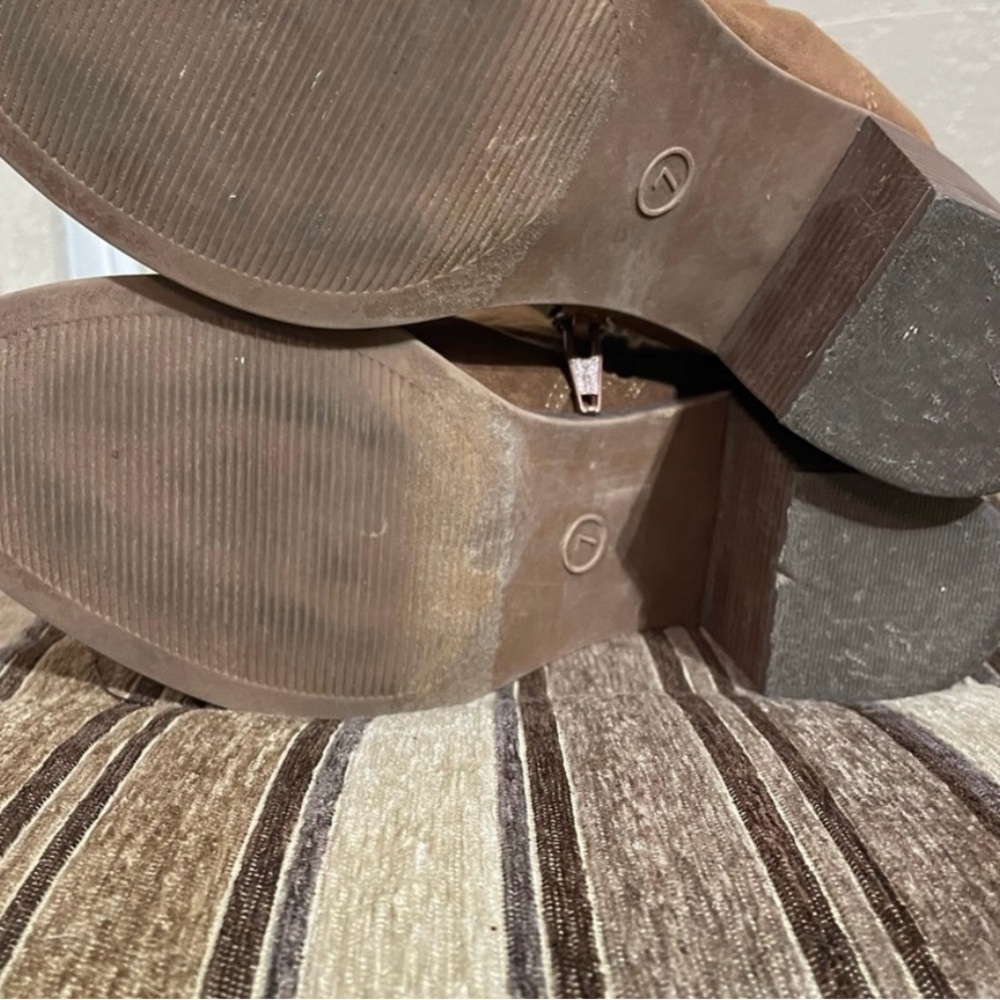 Tan Heeled Boots - Picture 5 of 6